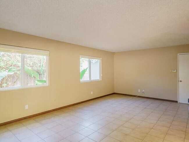 Building Photo - Stately Executive Home on a Cul de sac Ava...