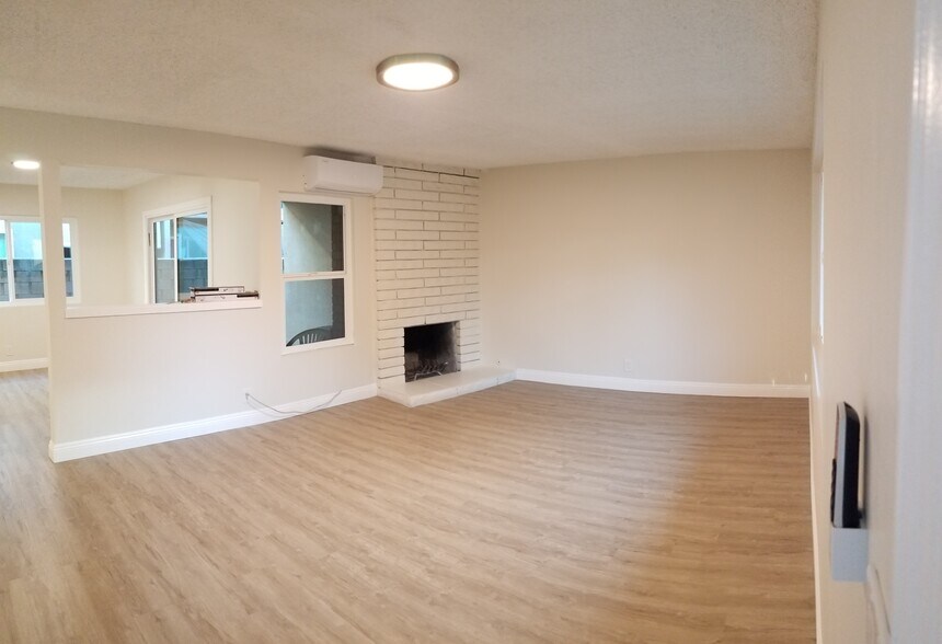 Building Photo - 2042 Evergreen St