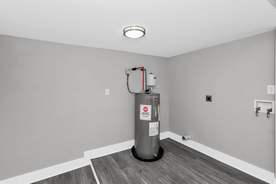 Building Photo - 908 Fairway Dr NW