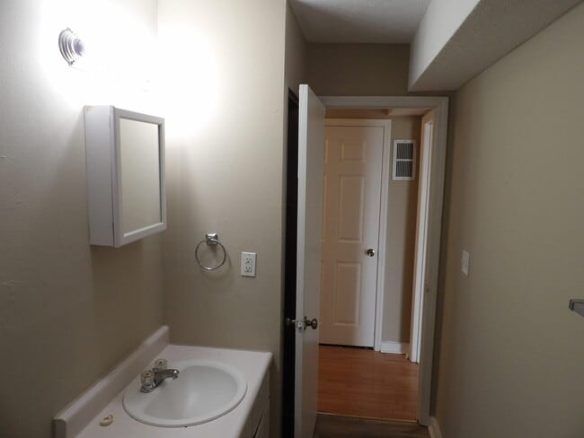 Building Photo - 35 Ashwood Ct