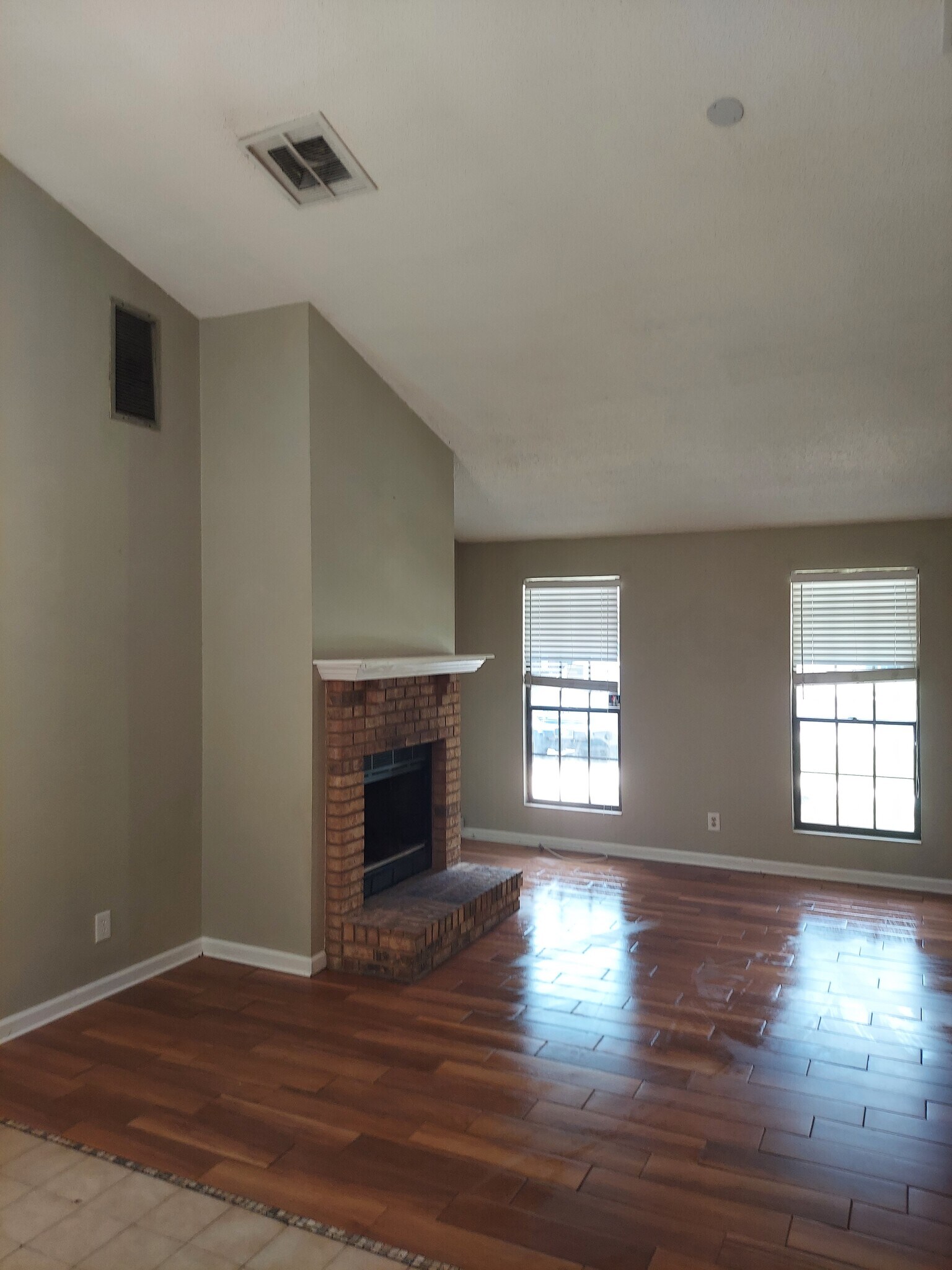 fireplace - 3664 Jamestown Ln