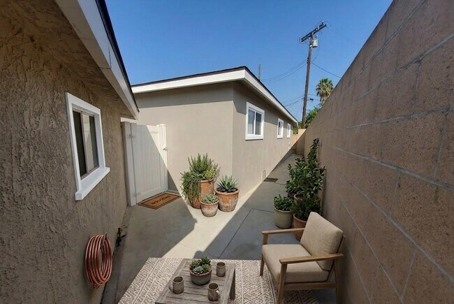 Building Photo - 15552 Cornuta Ave