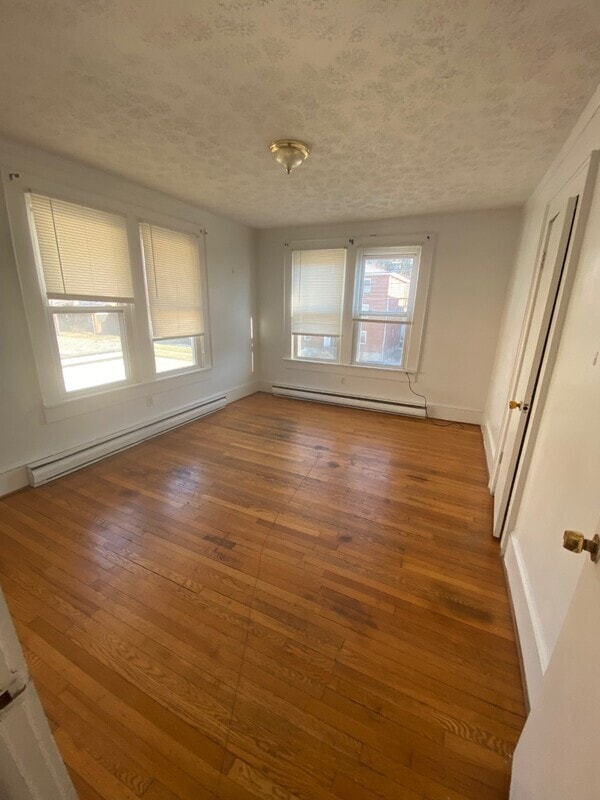 Building Photo - 916 College Ave