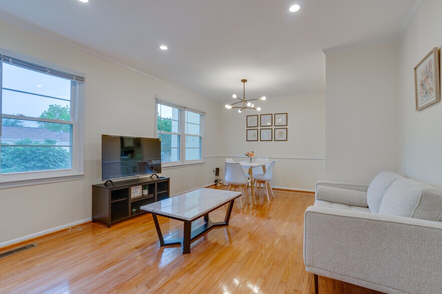 Living Room - 13809 Newport Ln