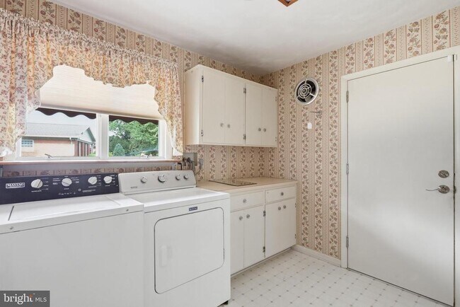 Building Photo - 11475 Pine Hill Dr
