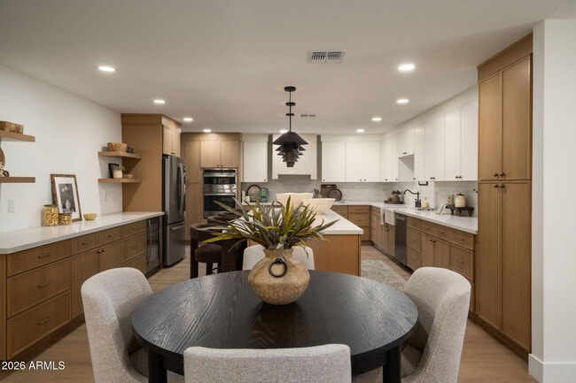 Building Photo - 7837 E Crestwood Way