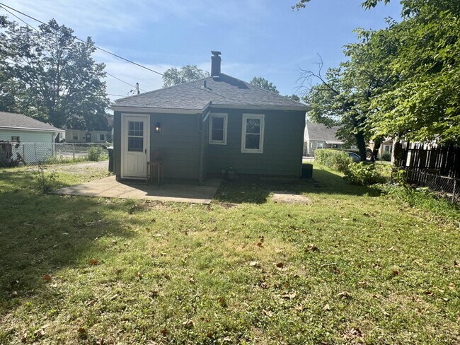 Building Photo - 205 W Conron Ave