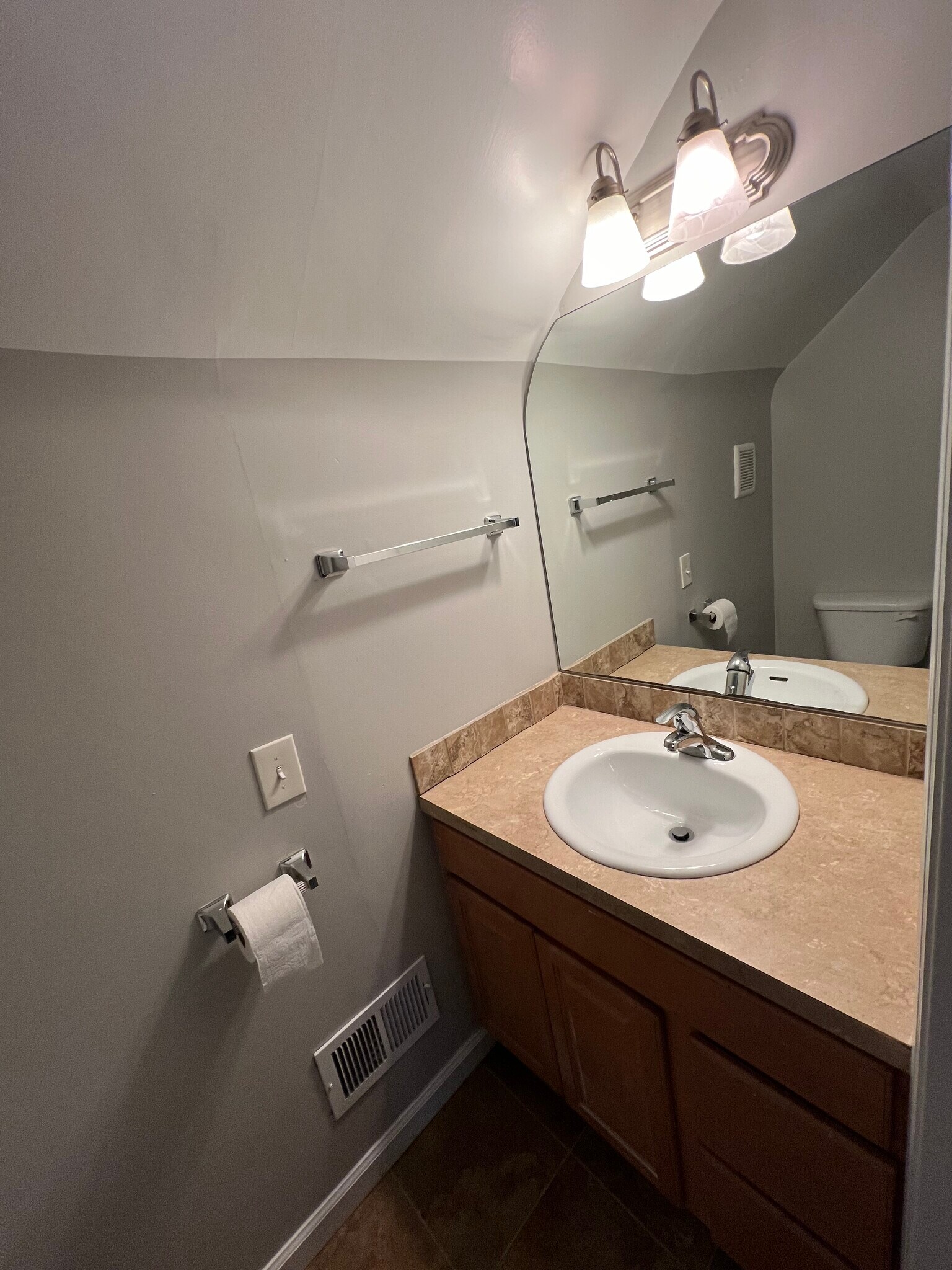 Building Photo - 947 Oakcrest St SW