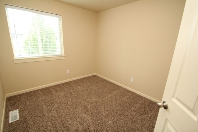 Building Photo - Three bedroom house in Hazel Dell - AC / B...