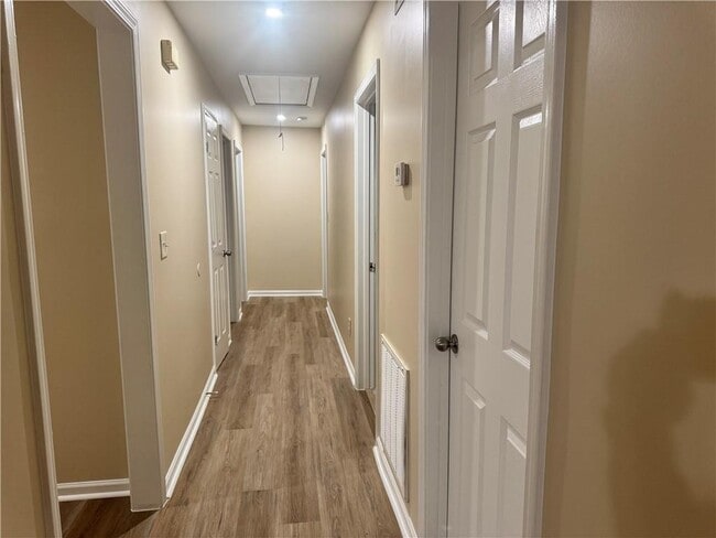 Building Photo - 2191 Beecher Cir SW