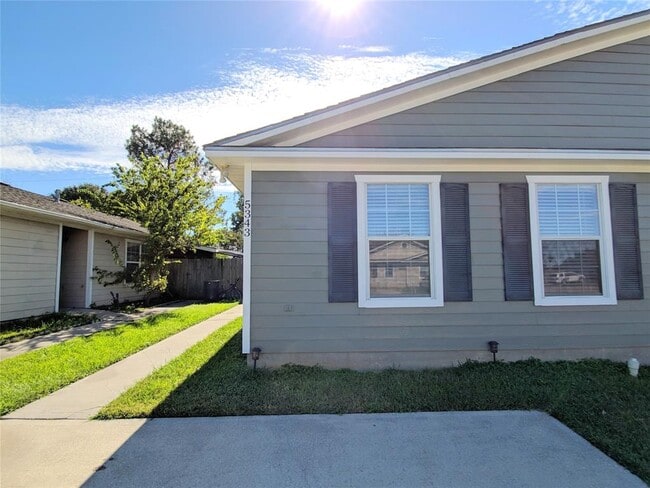 Building Photo - 5343 Cherie Crest Ct