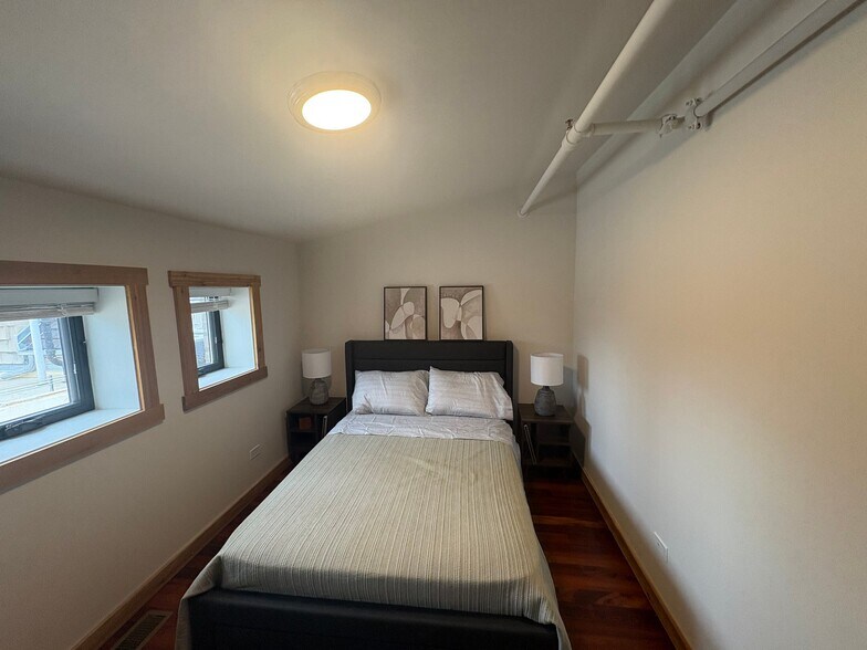 Building Photo - 4611 S Ellis Ave