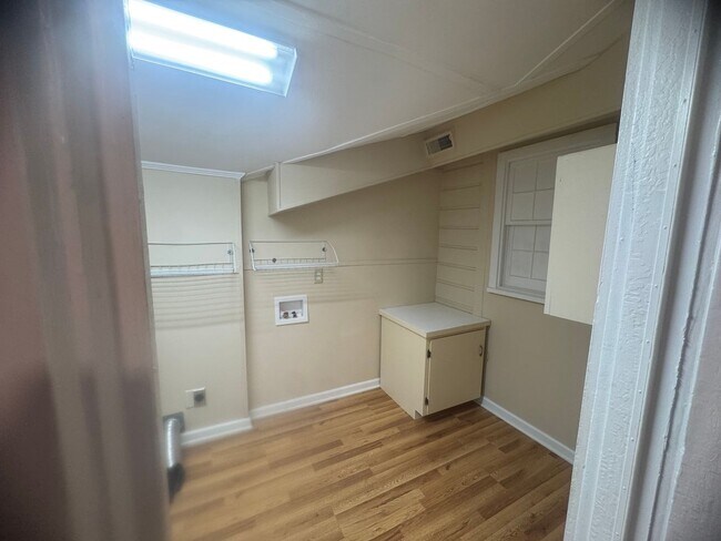 Building Photo - 916 N Brickyard Rd