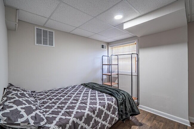 Building Photo - The Forest Haven | Large Forest Haven home with a spacious yard and deck, conveniently located ju...