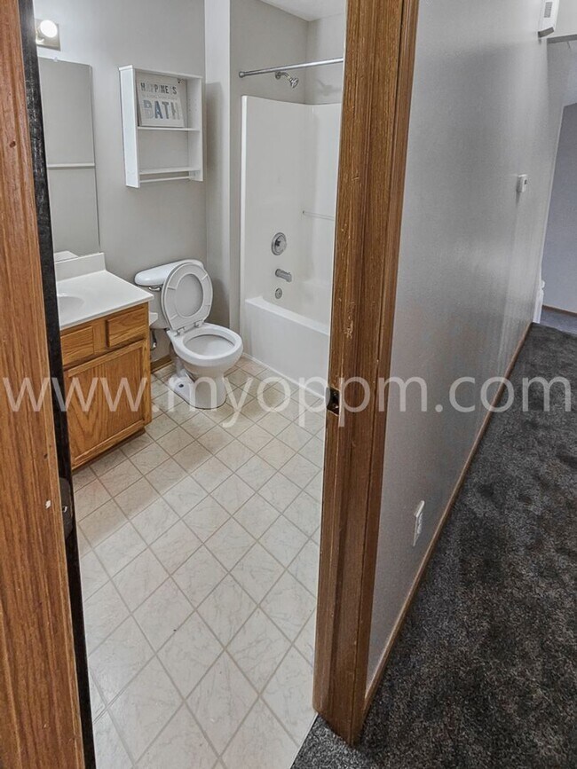 Building Photo - Gorgeous 3 Bedroom / 2 Bathroom Home | Chalco| $700 off Deposit!