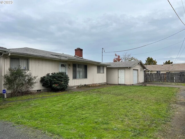 Building Photo - UPDATED Thurston 3 Bedroom HOME with LARGE...