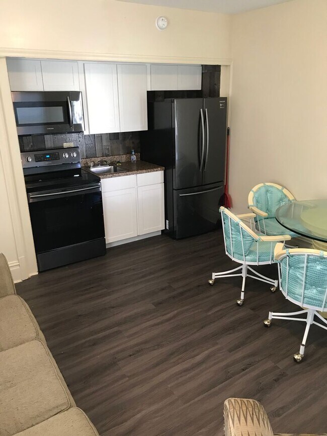 Building Photo - Updated one bedroom near engineering and s...