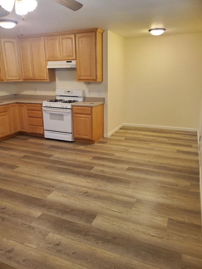 Building Photo - 5817 Keyntel St