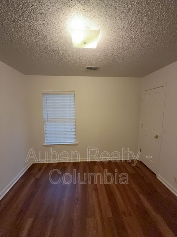Building Photo - 212 Aderley Oak Loop