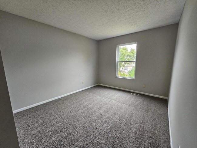 Building Photo - 5622 Blandon