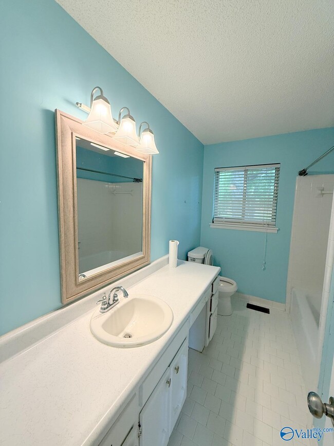 Building Photo - 2509 Excalibur Dr SE