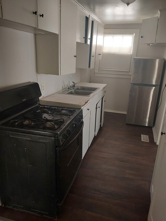 Building Photo - 1514 W Short 17th St