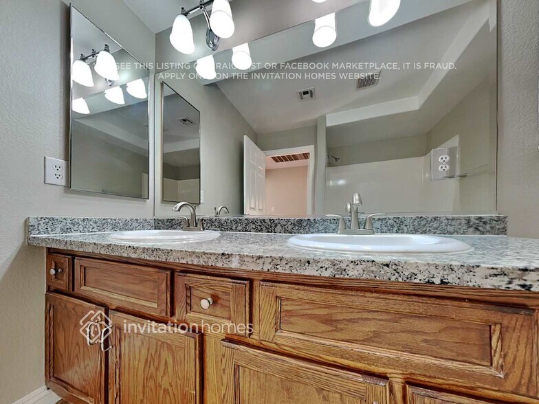 Building Photo - 6734 Bravura Ct