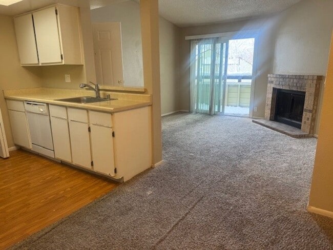Building Photo - Two bedroom one bath condo in South Reno