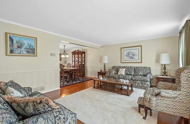 Building Photo - Charming Home! 4 Bedroom 2.5 Bathroom - Hopewell