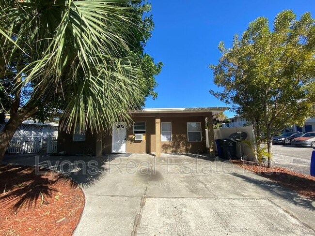 Building Photo - 1935 Ricardo Ave