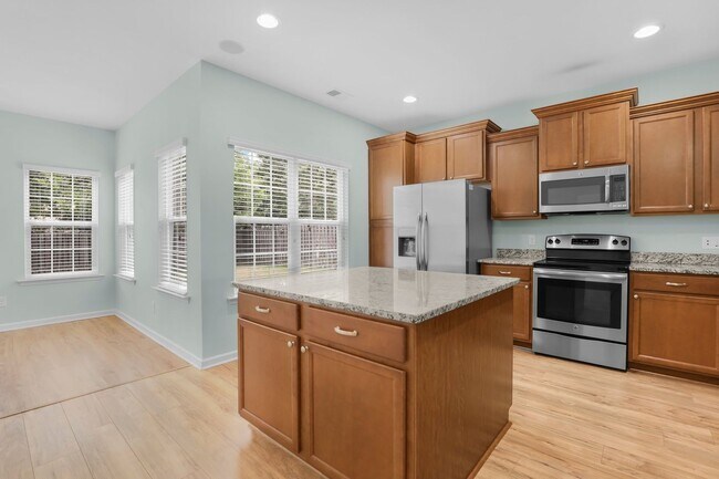 Building Photo - 5-Bedroom Buckhead East Home with Modern Kitchen & Large Fenced Yard