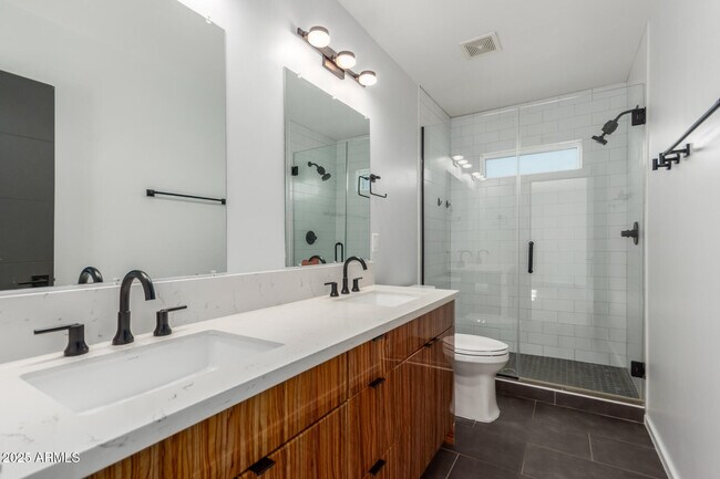 Building Photo - 1129 E McKinley St