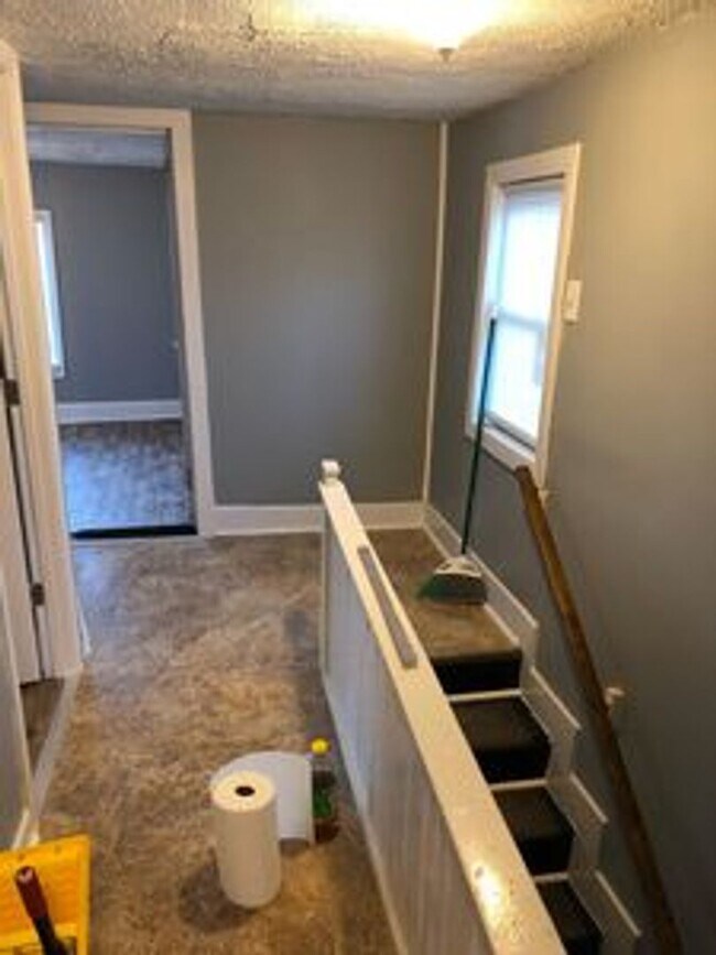 Building Photo - 3 bedroom 2 bath house