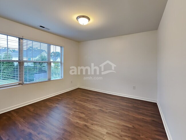 Building Photo - 117 Lyonshall St