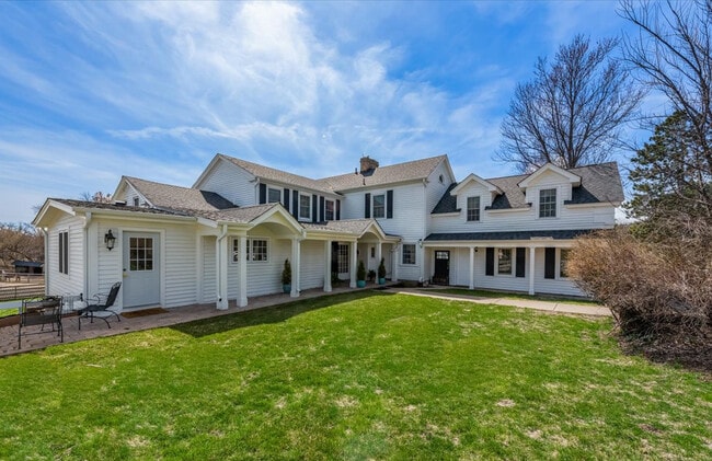 Building Photo - 708 S Rose Farm Rd