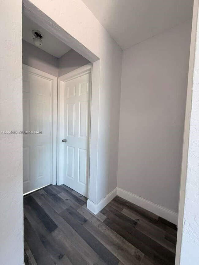 Building Photo - 1761 Ali Baba Ave