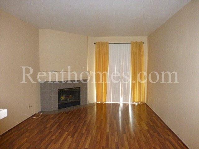 Building Photo - Mission Valley, 2220 Camino De La Reina #213 - Great Location Close to All!