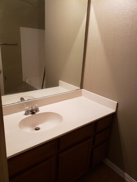 Building Photo - 816 Bur Oak Dr