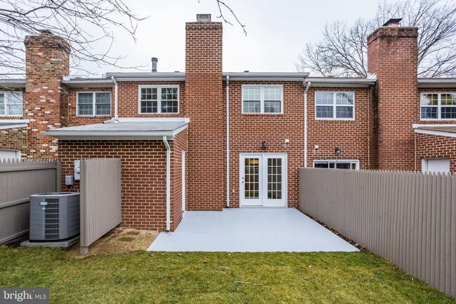 Building Photo - 2313 McGregor Ct