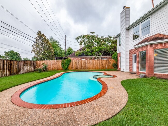 Building Photo - 1319 Park Wind Dr