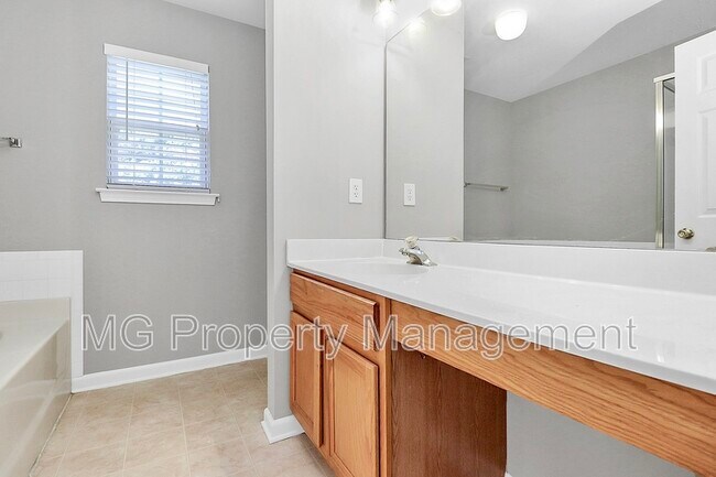 Building Photo - 14220 Riding Hill Ave