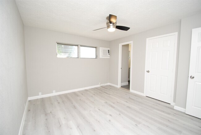 Building Photo - 2515 Yoakum Blvd