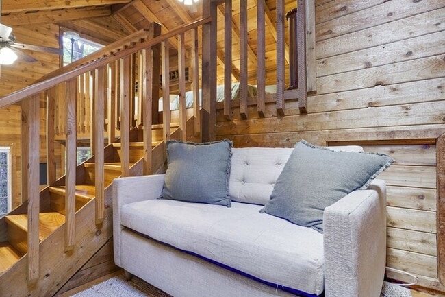 Building Photo - 166 Nantahala Pass Rd