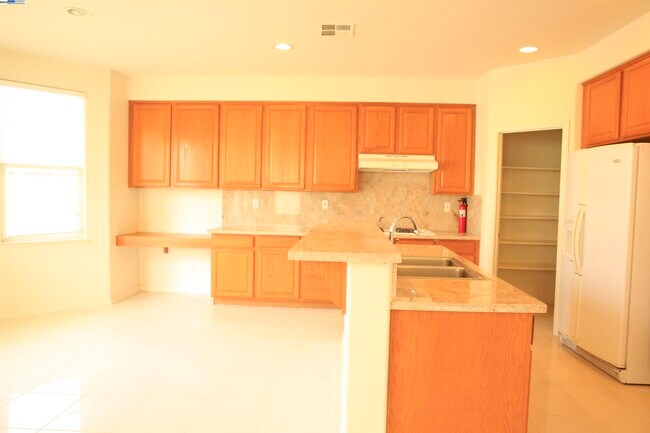 Building Photo - 1516 Whispering Oaks Way