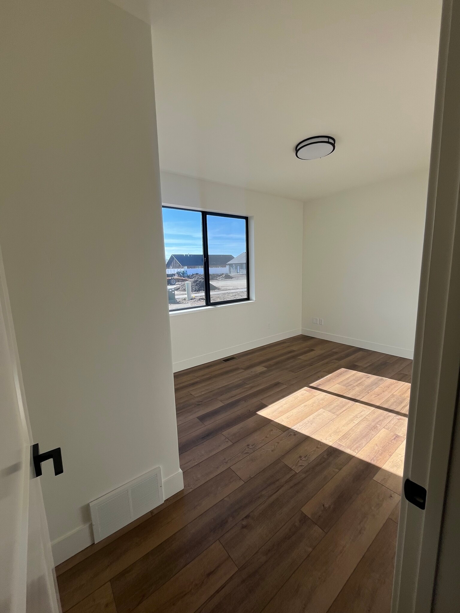 Building Photo - 343 Poppy St