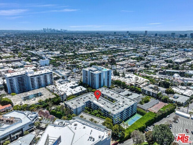 Building Photo - 1131 Alta Loma Rd