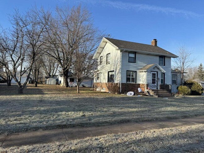 Building Photo - 1502 east 5th street