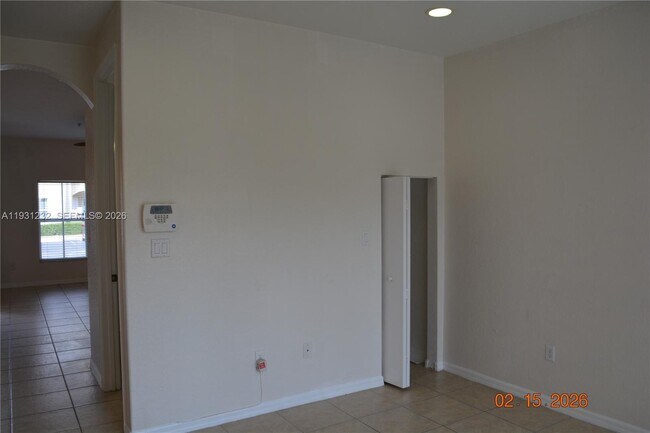 Building Photo - 2851 Prospect Rd