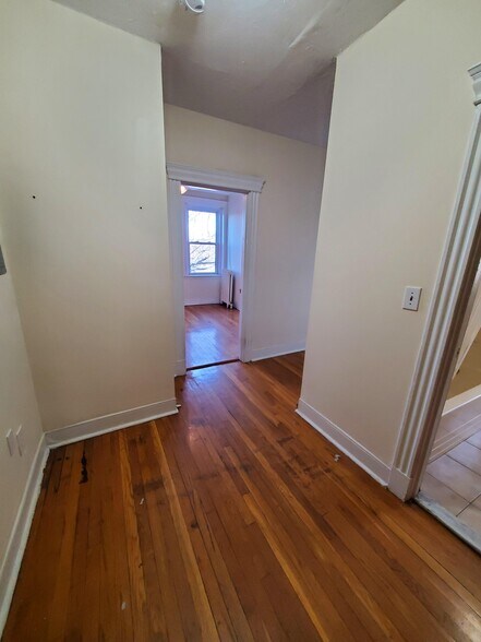 Building Photo - 382 Riverway St