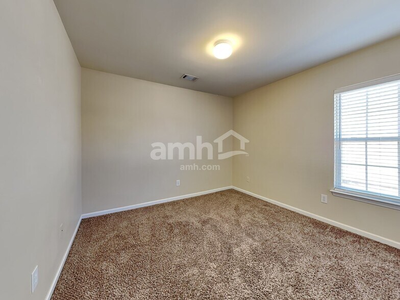 Building Photo - 206 Wild Dogwood Way